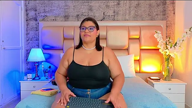 Snapshot of SelennaCooper chatting on 8, 7, 2026 SelennaCooper online show from 8, 7, 2026