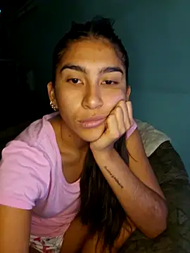 Snapshot of skinnyrox chatting on 3, 2, 2026 skinnyrox online show from 3, 2, 2026