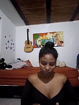 Snapshot of franci11333 chatting on 25, 11, 2025 franci11333 online show from 25, 11, 2025