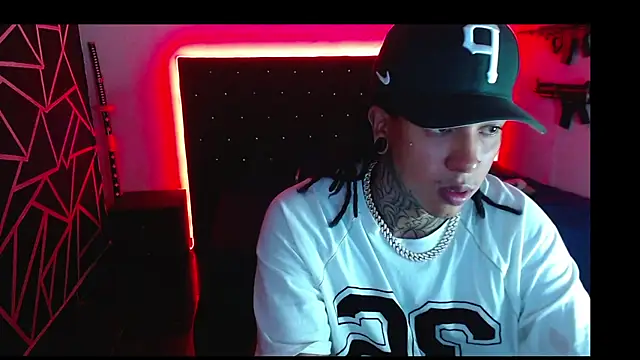 Snapshot of Zero-X9 chatting on 17, 11, 2025 Zero-X9 online show from 17, 11, 2025