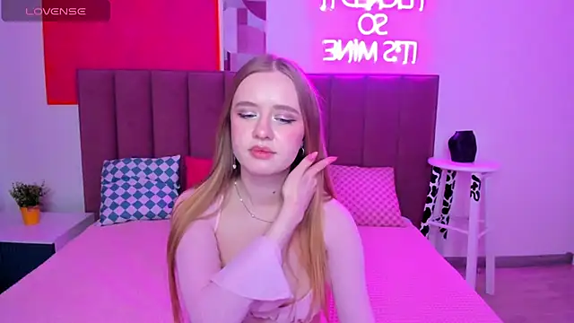 Snapshot of TerriBlossom chatting on 17, 11, 2025 TerriBlossom online show from 17, 11, 2025