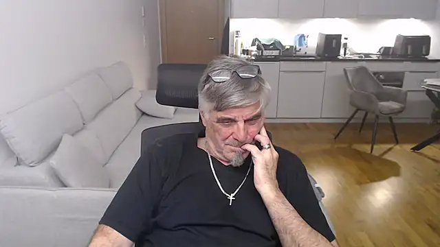 Buidapest online show from 8, 4, 2026