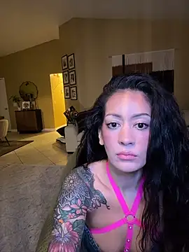 Snapshot of Entreprescrewers chatting on 26, 11, 2025 Entreprescrewers online show from 26, 11, 2025