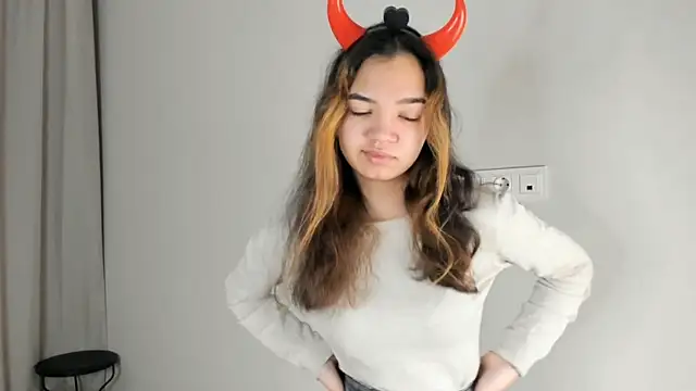 Snapshot of CoreenLuebbers chatting on 26, 11, 2025 CoreenLuebbers online show from 26, 11, 2025