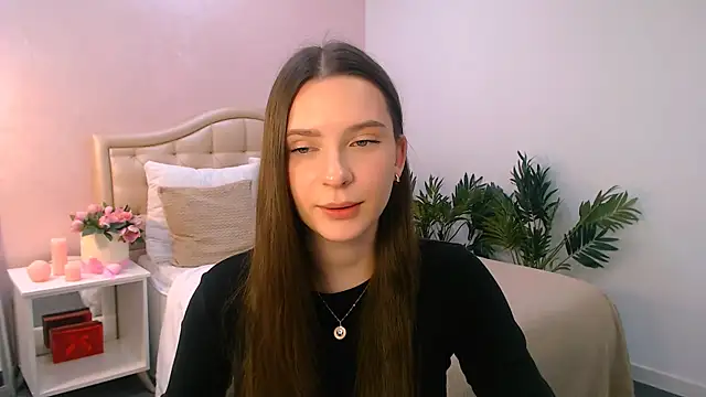 Snapshot of charming_berry chatting on 18, 11, 2025 charming berry online show from 18, 11, 2025