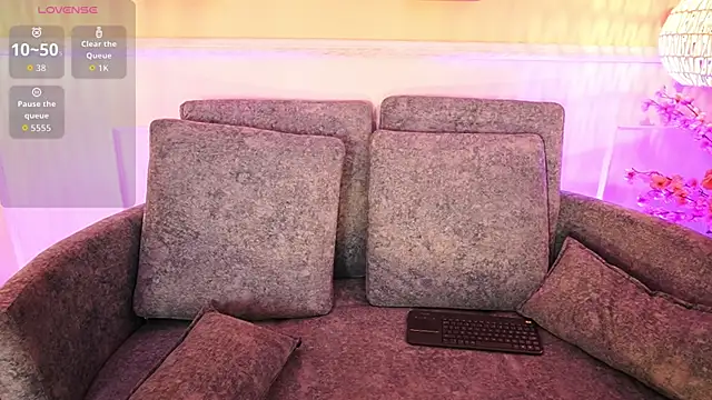 MeganLowell online show from 14, 4, 2026