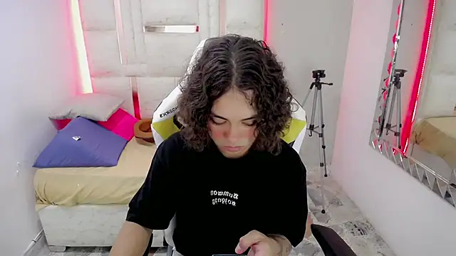 Snapshot of Stein_2 chatting on 18, 11, 2025 Stein 2 online show from 18, 11, 2025