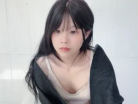 Snapshot of bunny-- chatting on 28, 11, 2025 bunny-- online show from 28, 11, 2025