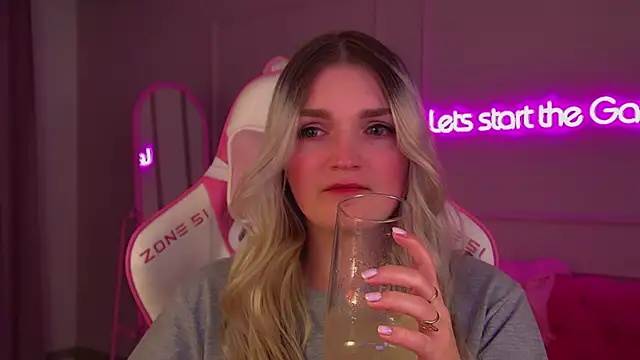 AnnyRaii online show from 28, 11, 2025