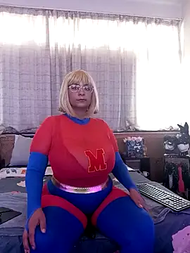 Snapshot of LaReineCleo chatting on 7, 5, 2026 LaReineCleo online show from 7, 5, 2026