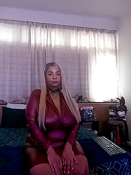 Snapshot of LaReineCleo chatting on 11, 5, 2026 LaReineCleo online show from 11, 5, 2026
