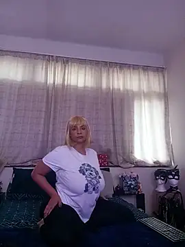 Snapshot of LaReineCleo chatting on 29, 5, 2026 LaReineCleo online show from 29, 5, 2026