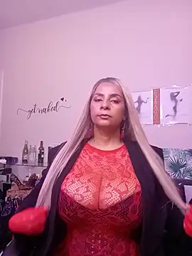 Snapshot of LaReineCleo chatting on 18, 6, 2026 LaReineCleo online show from 18, 6, 2026