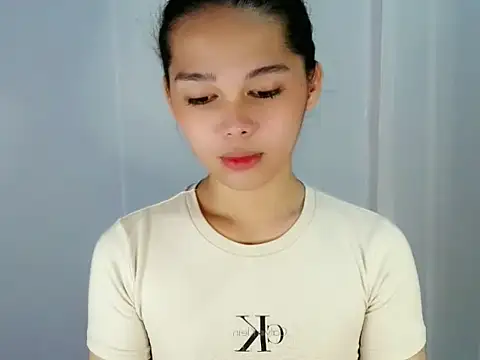 Snapshot of sluttyLeila chatting on 1, 2, 2026 sluttyLeila online show from 1, 2, 2026