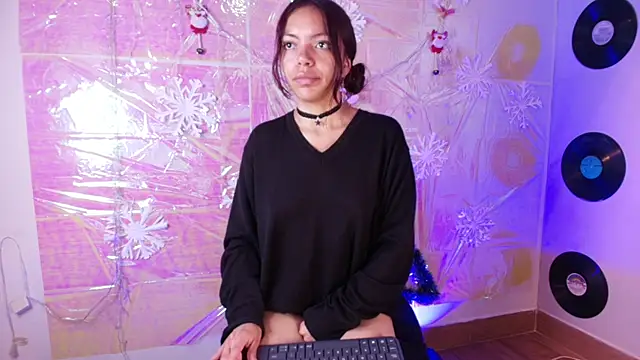 Snapshot of goddess_julieta chatting on 21, 12, 2025 goddess julieta online show from 21, 12, 2025