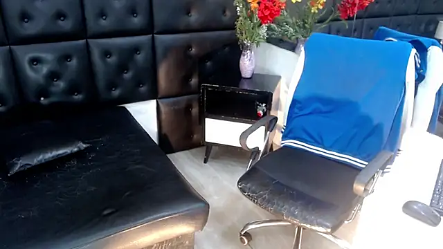 ChrisHott01 online show from 2, 12, 2025