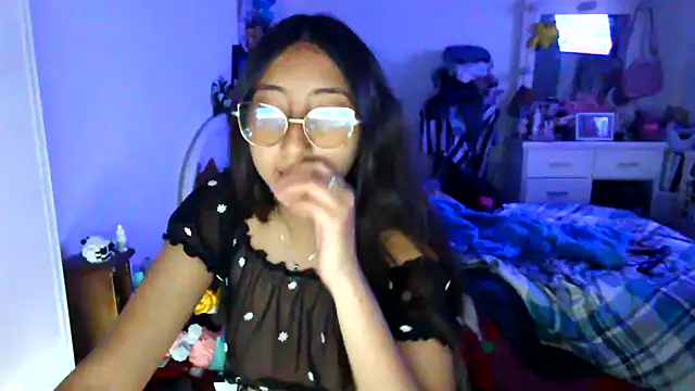 Snapshot of Nanylux chatting on 20, 11, 2025 Nanylux online show from 20, 11, 2025