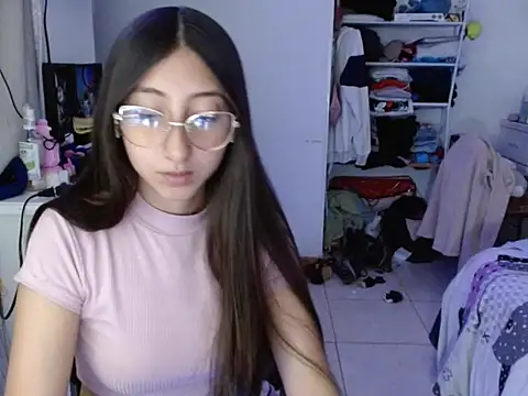 Snapshot of Nanylux chatting on 1, 12, 2025 Nanylux online show from 1, 12, 2025