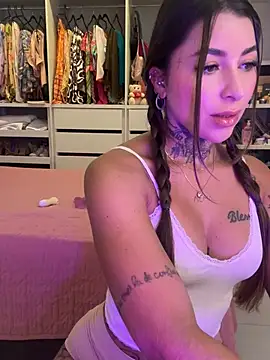 thauanydemontie online show from 26, 5, 2026