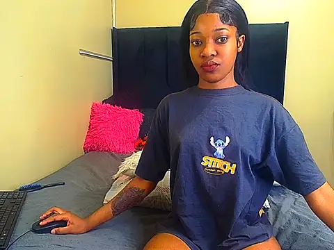 Snapshot of LisaBluexxx1 chatting on 10, 5, 2026 LisaBluexxx1 online show from 10, 5, 2026