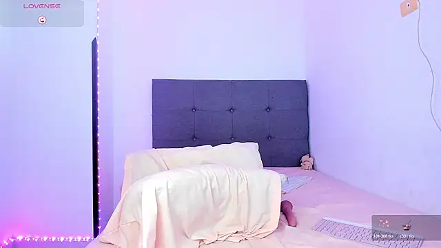 Snapshot of tessa__evans chatting on 4, 2, 2026 tessa evans online show from 4, 2, 2026