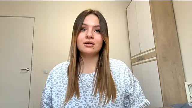 Snapshot of ShaGruninger chatting on 19, 11, 2025 ShaGruninger online show from 19, 11, 2025