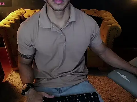 Snapshot of tayler_luke chatting on 5, 12, 2025 tayler luke online show from 5, 12, 2025