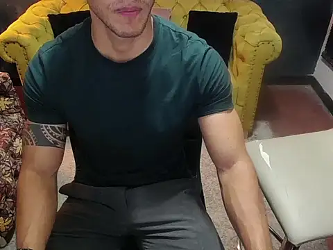 Snapshot of tayler_luke chatting on 21, 12, 2025 tayler luke online show from 21, 12, 2025