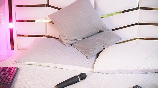 Snapshot of luciana_agudelo chatting on 7, 3, 2026 luciana agudelo online show from 7, 3, 2026