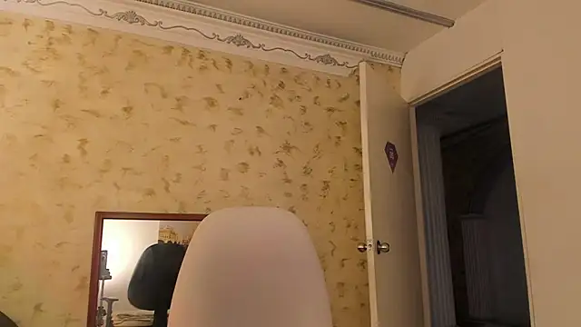 KENIA DAVIS online show from 1, 12, 2025