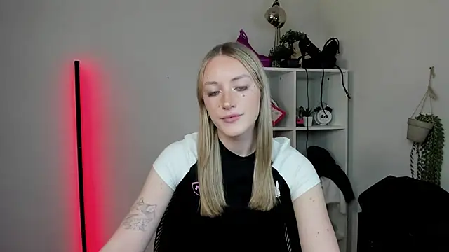 EvelynBlond online show from 1, 4, 2026