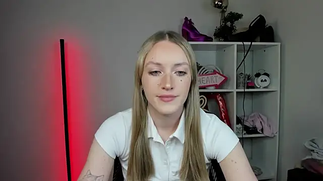 Snapshot of EvelynBlond chatting on 20, 4, 2026 EvelynBlond online show from 20, 4, 2026