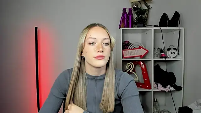 Snapshot of EvelynBlond chatting on 11, 5, 2026 EvelynBlond online show from 11, 5, 2026