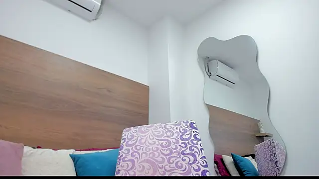 selenaflamemj online show from 15, 4, 2026