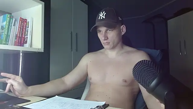 Snapshot of Poliglotjoe1 chatting on 28, 11, 2025 Poliglotjoe1 online show from 28, 11, 2025