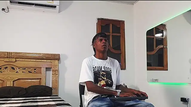 Snapshot of black_boy22_ chatting on 26, 11, 2025 black boy22 online show from 26, 11, 2025