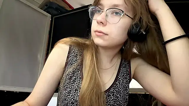 Snapshot of LouettaTornese chatting on 22, 11, 2025 LouettaTornese online show from 22, 11, 2025