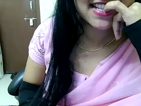 Snapshot of cute_girl_81 chatting on 16, 12, 2025 cute girl 81 online show from 16, 12, 2025