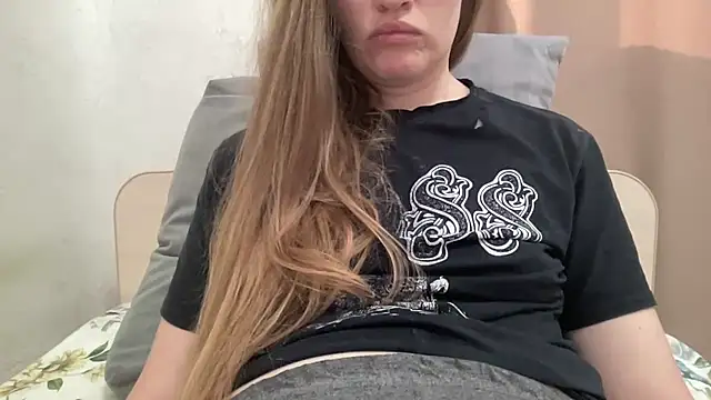 Snapshot of alisa_kitcat chatting on 6, 3, 2026 alisa kitcat online show from 6, 3, 2026