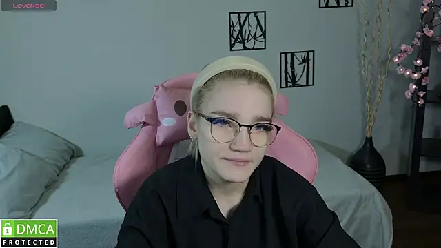 Megan Lora online show from 8, 1, 2026