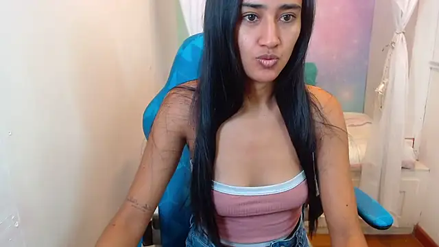 Snapshot of Meggan_James chatting on 26, 11, 2025 Meggan James online show from 26, 11, 2025