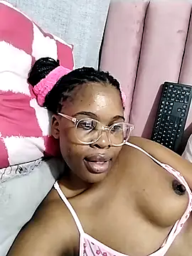 Snapshot of Cherrydollx chatting on 7, 7, 2026 Cherrydollx online show from 7, 7, 2026
