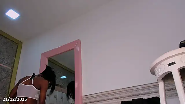 Snapshot of Melanie_St4r chatting on 21, 12, 2025 Melanie St4r online show from 21, 12, 2025