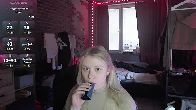 Snapshot of mollydollka chatting on 24, 11, 2025 mollydollka online show from 24, 11, 2025