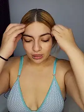 Snapshot of mila_curvy chatting on 28, 11, 2025 mila curvy online show from 28, 11, 2025