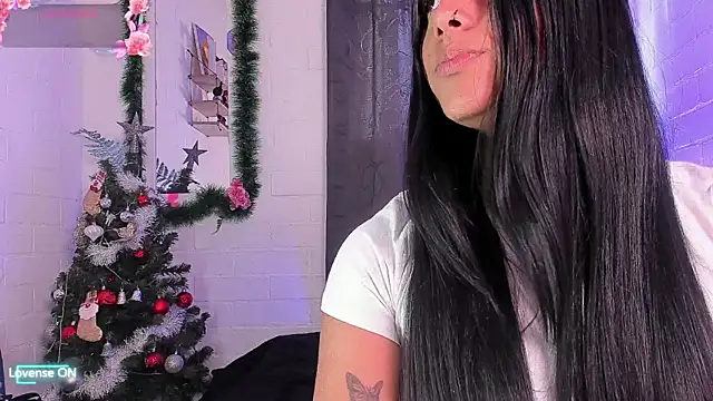 Snapshot of Cristal_dark chatting on 19, 12, 2025 Cristal dark online show from 19, 12, 2025