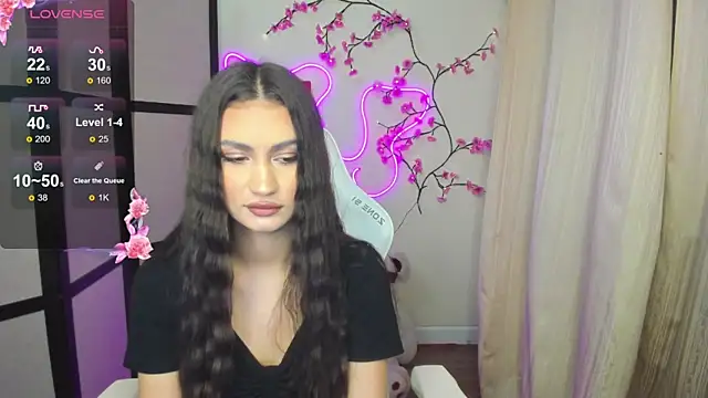 Snapshot of AdeleLuu chatting on 22, 11, 2025 AdeleLuu online show from 22, 11, 2025