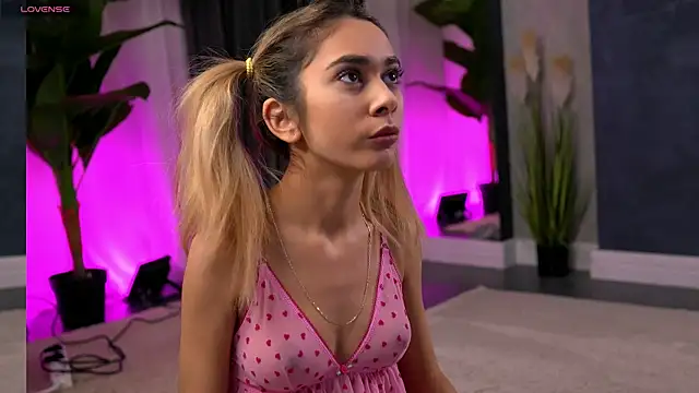 Snapshot of AishleyBee chatting on 14, 2, 2026 AishleyBee online show from 14, 2, 2026