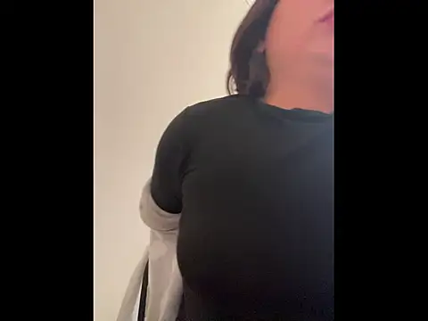 Snapshot of ____Eva____ chatting on 22, 11, 2025 Eva online show from 22, 11, 2025