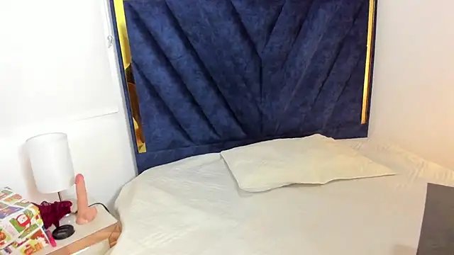 LunaDIaz  online show from 22, 12, 2025